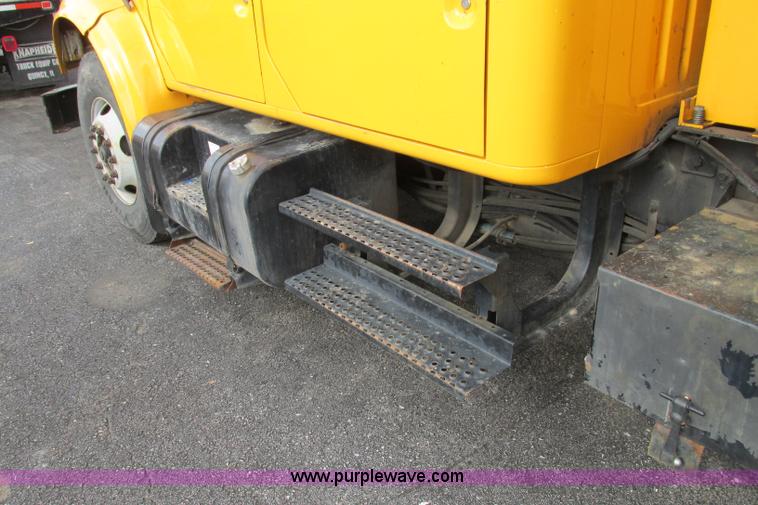 image for item F4805 2002 International 4900 dump truck