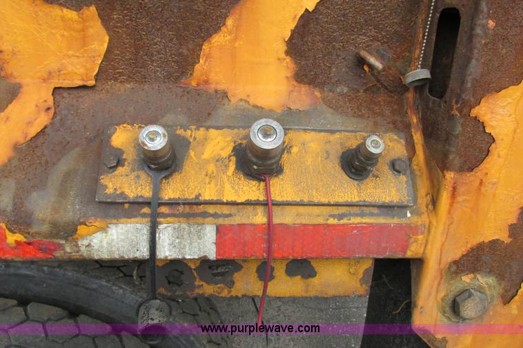 image for item F4805 2002 International 4900 dump truck