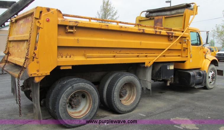 image for item F4810 1999 International/Navistar 4900 dump truck