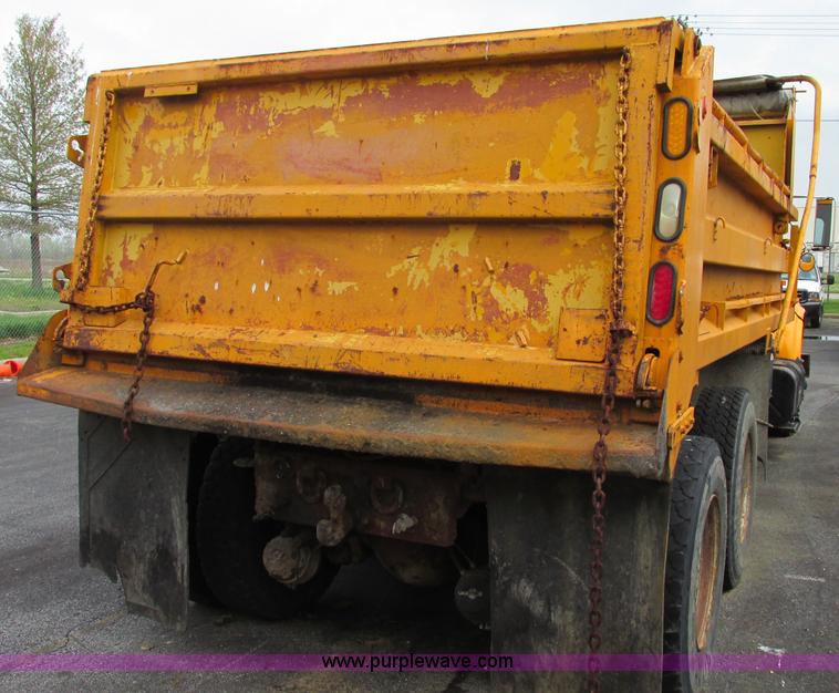 image for item F4810 1999 International/Navistar 4900 dump truck
