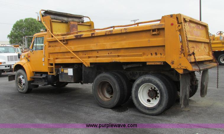 image for item F4810 1999 International/Navistar 4900 dump truck