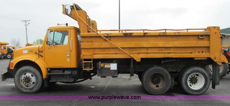 image for item F4810 1999 International/Navistar 4900 dump truck