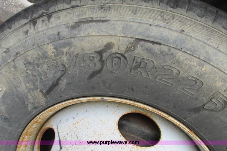 image for item F4810 1999 International/Navistar 4900 dump truck