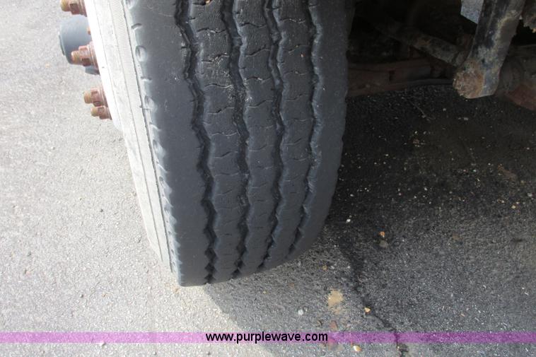 image for item F4810 1999 International/Navistar 4900 dump truck