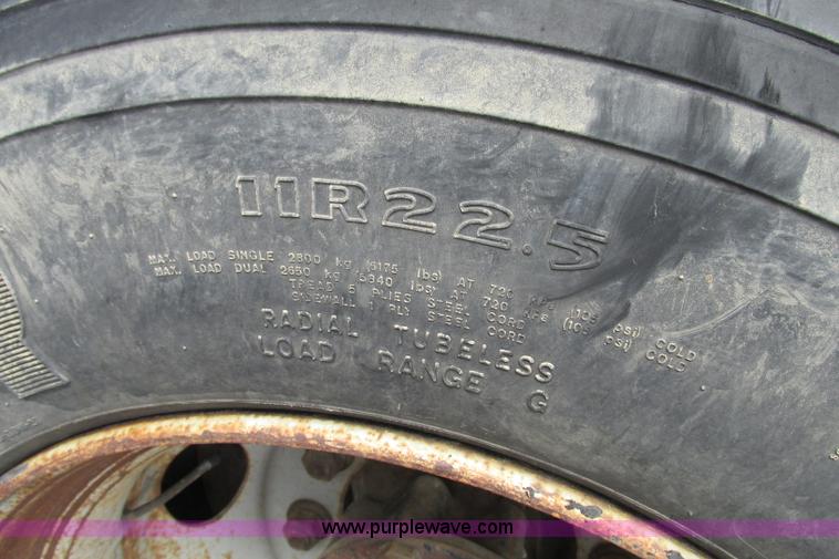 image for item F4810 1999 International/Navistar 4900 dump truck