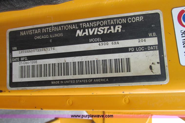 image for item F4810 1999 International/Navistar 4900 dump truck