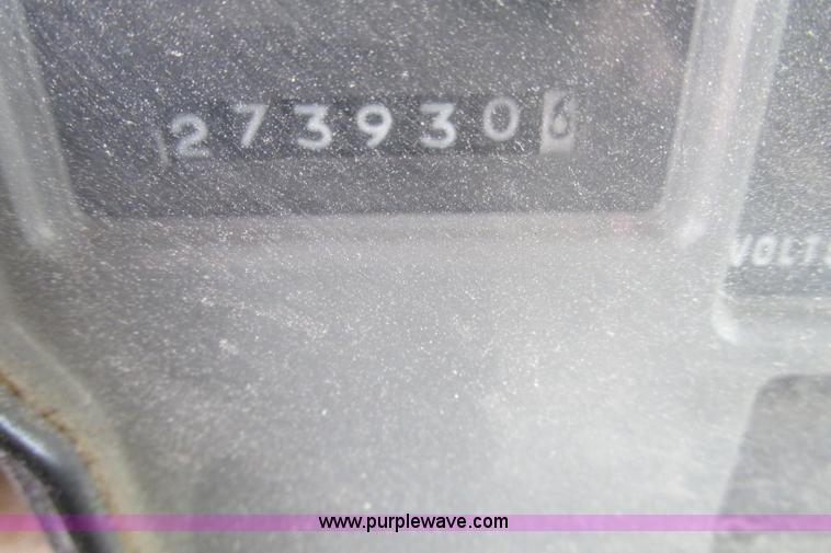 image for item F4810 1999 International/Navistar 4900 dump truck