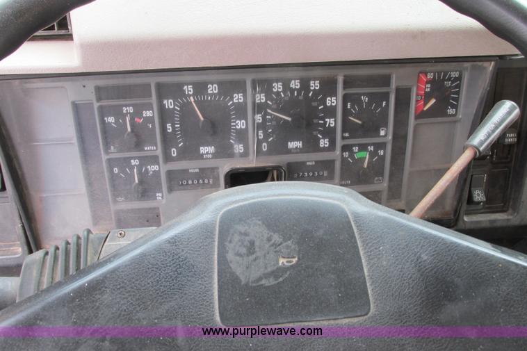 image for item F4810 1999 International/Navistar 4900 dump truck