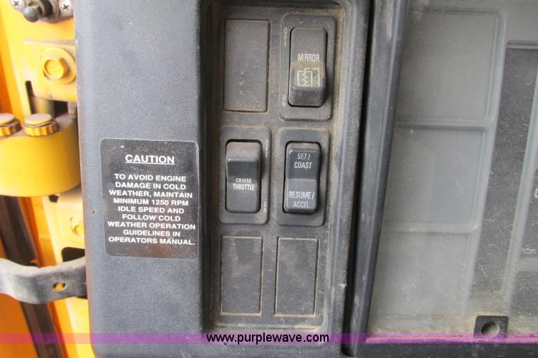 image for item F4810 1999 International/Navistar 4900 dump truck