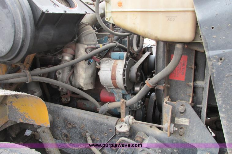 image for item F4810 1999 International/Navistar 4900 dump truck