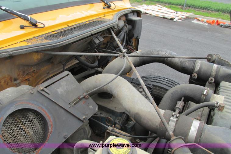 image for item F4810 1999 International/Navistar 4900 dump truck