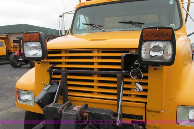 image for item F4810 1999 International/Navistar 4900 dump truck