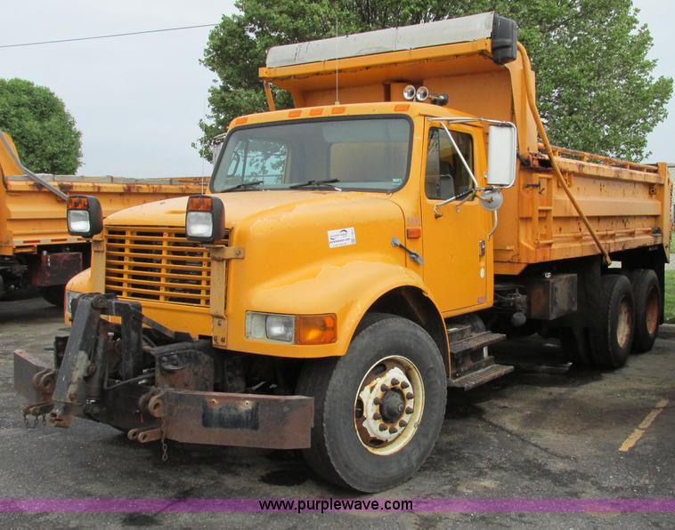 image for item F4814 1999 International/Navistar 4900 dump truck