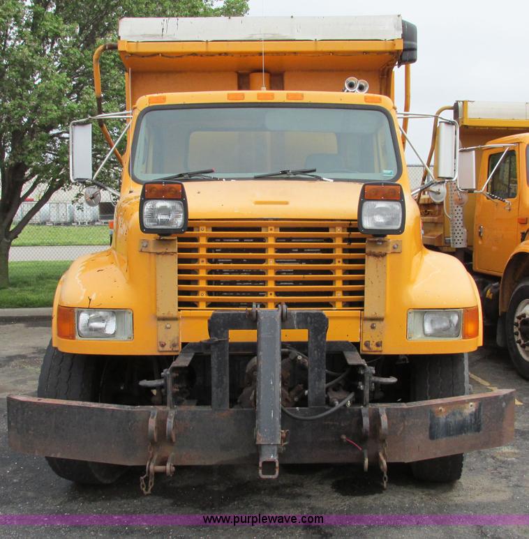 image for item F4814 1999 International/Navistar 4900 dump truck