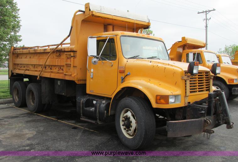 image for item F4814 1999 International/Navistar 4900 dump truck