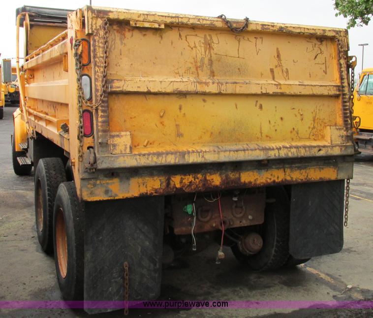 image for item F4814 1999 International/Navistar 4900 dump truck
