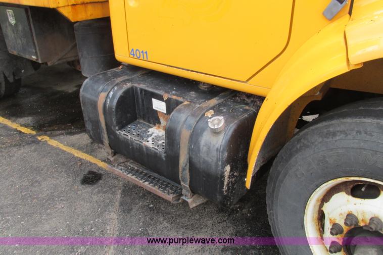 image for item F4814 1999 International/Navistar 4900 dump truck