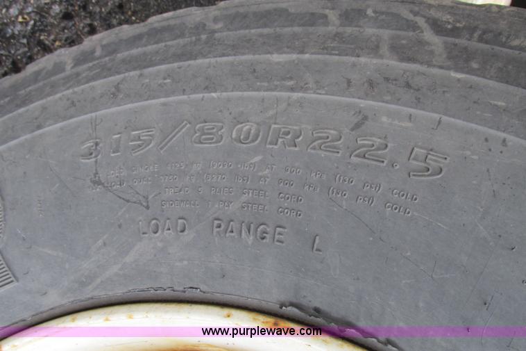 image for item F4814 1999 International/Navistar 4900 dump truck