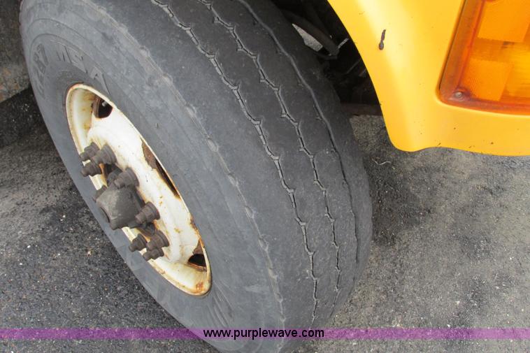 image for item F4814 1999 International/Navistar 4900 dump truck