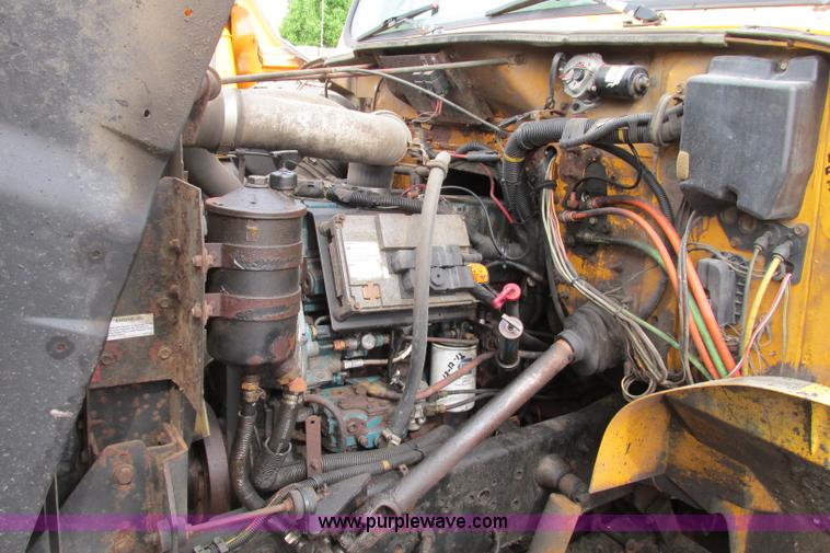 image for item F4814 1999 International/Navistar 4900 dump truck