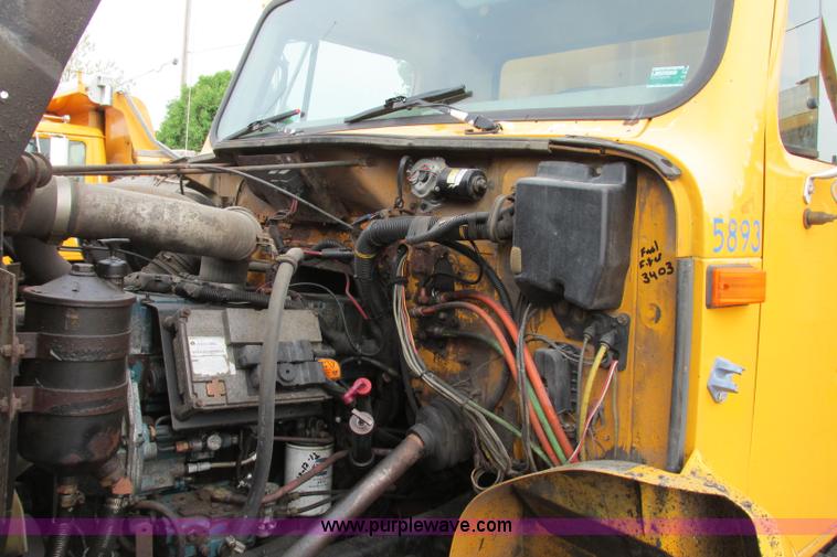 image for item F4814 1999 International/Navistar 4900 dump truck