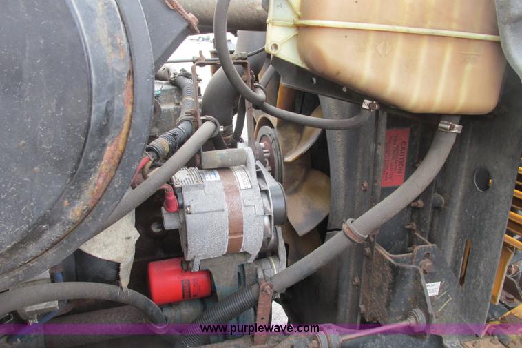 image for item F4814 1999 International/Navistar 4900 dump truck