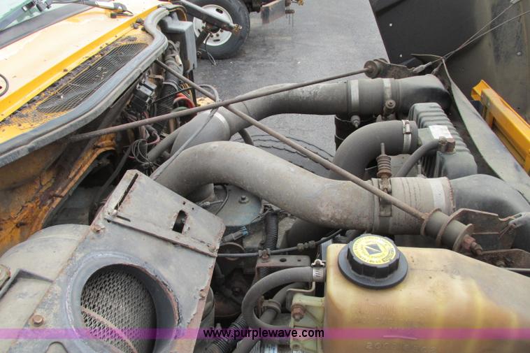 image for item F4814 1999 International/Navistar 4900 dump truck