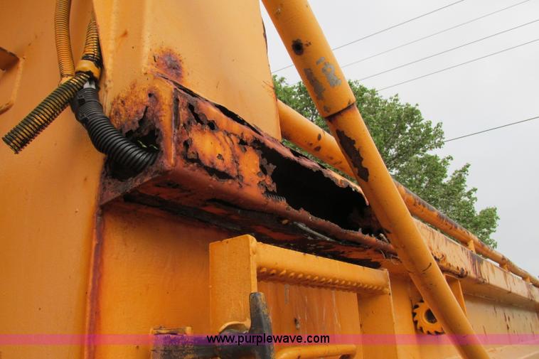 image for item F4814 1999 International/Navistar 4900 dump truck