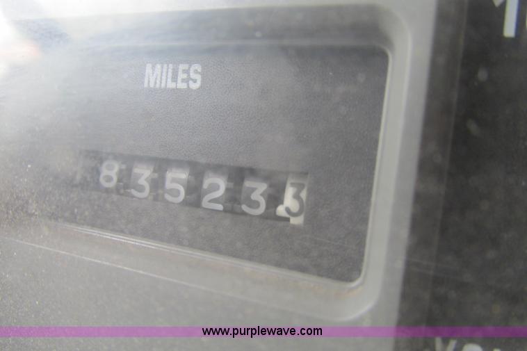 image for item F4814 1999 International/Navistar 4900 dump truck