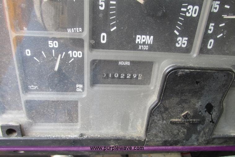 image for item F4814 1999 International/Navistar 4900 dump truck