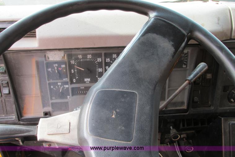 image for item F4814 1999 International/Navistar 4900 dump truck