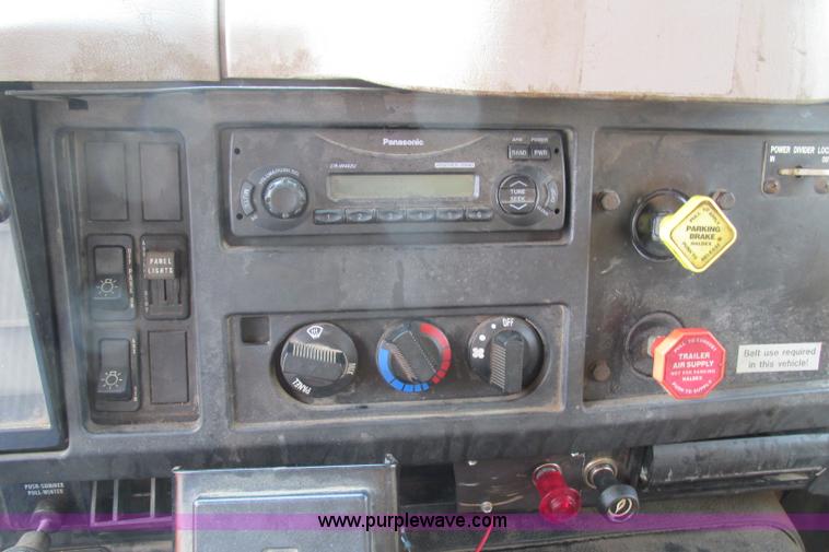 image for item F4814 1999 International/Navistar 4900 dump truck