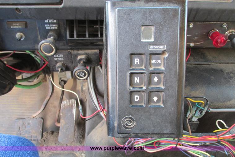 image for item F4814 1999 International/Navistar 4900 dump truck