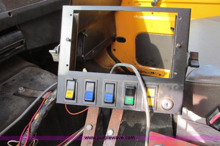 image for item F4814 1999 International/Navistar 4900 dump truck