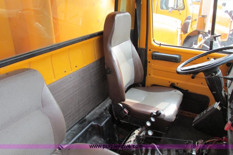 image for item F4814 1999 International/Navistar 4900 dump truck