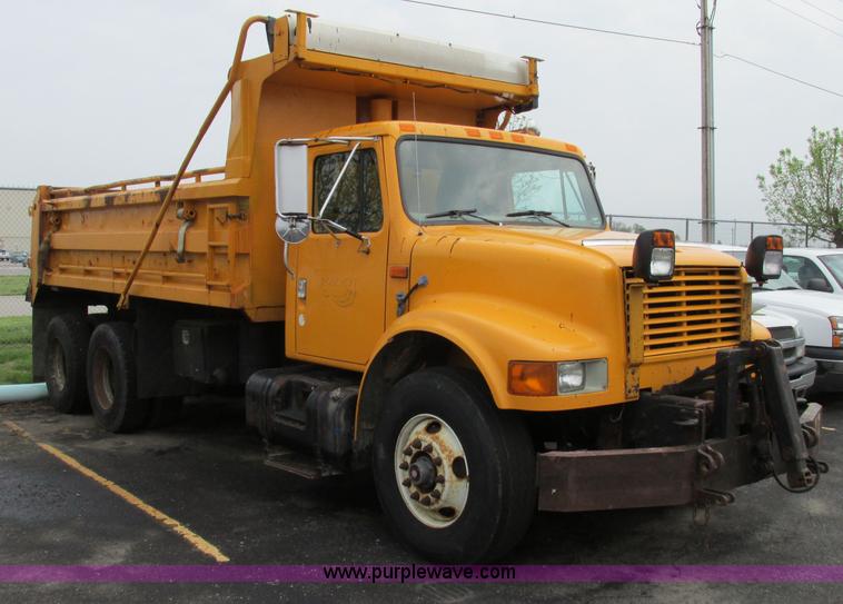 image for item F4818 1999 International/Navistar 4900 dump truck
