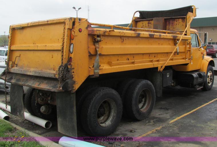 image for item F4818 1999 International/Navistar 4900 dump truck