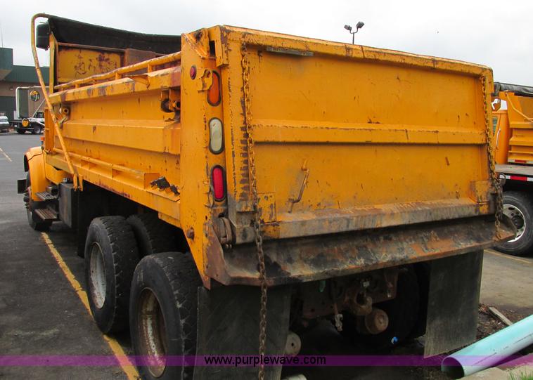 image for item F4818 1999 International/Navistar 4900 dump truck
