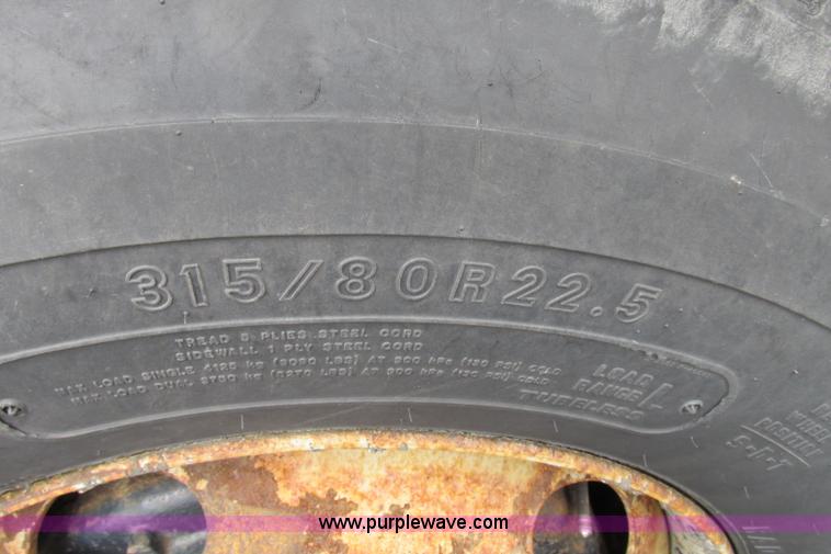 image for item F4818 1999 International/Navistar 4900 dump truck