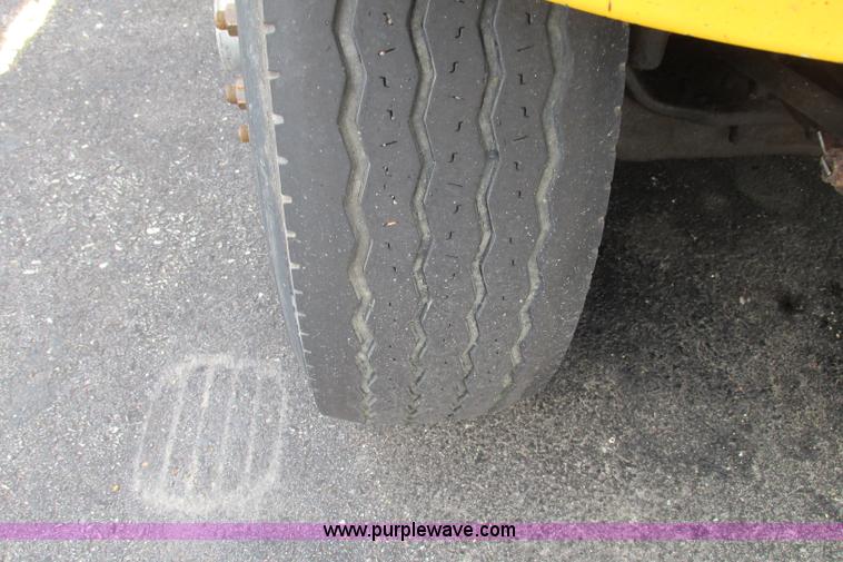 image for item F4818 1999 International/Navistar 4900 dump truck