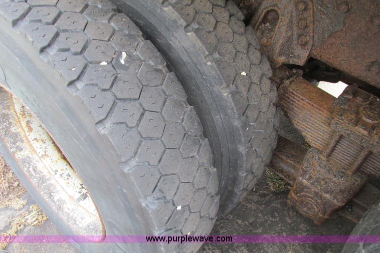 image for item F4818 1999 International/Navistar 4900 dump truck