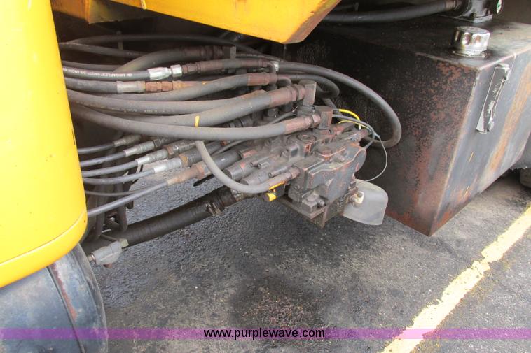 image for item F4818 1999 International/Navistar 4900 dump truck