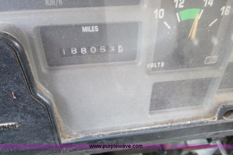 image for item F4818 1999 International/Navistar 4900 dump truck