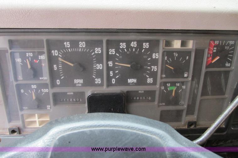 image for item F4818 1999 International/Navistar 4900 dump truck