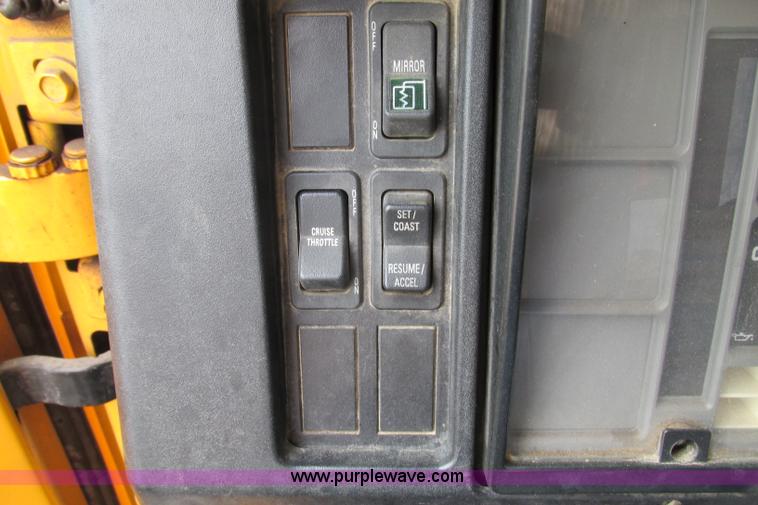 image for item F4818 1999 International/Navistar 4900 dump truck