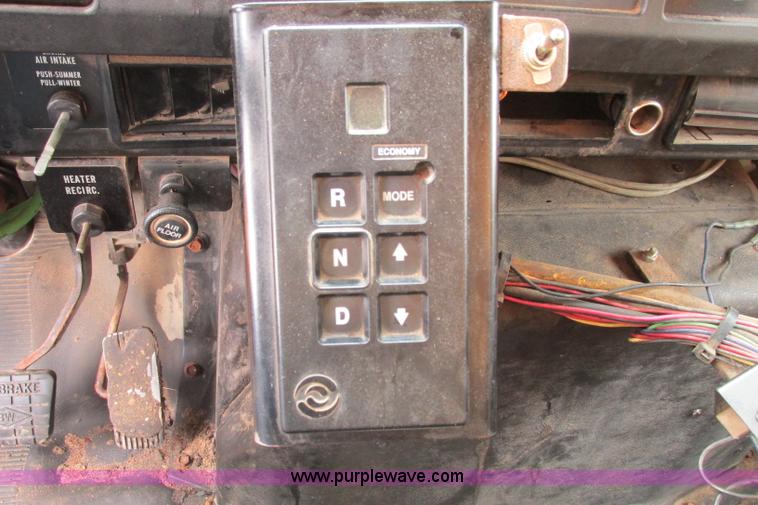 image for item F4818 1999 International/Navistar 4900 dump truck