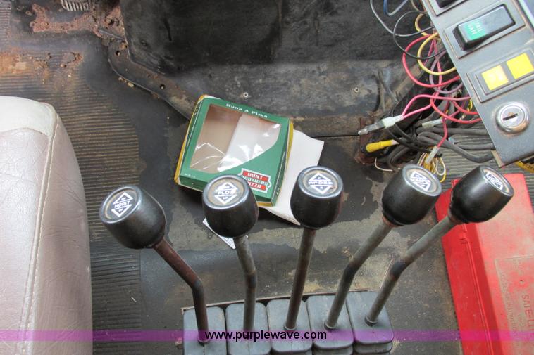 image for item F4818 1999 International/Navistar 4900 dump truck