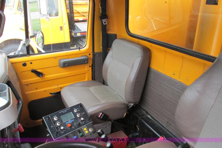 image for item F4818 1999 International/Navistar 4900 dump truck