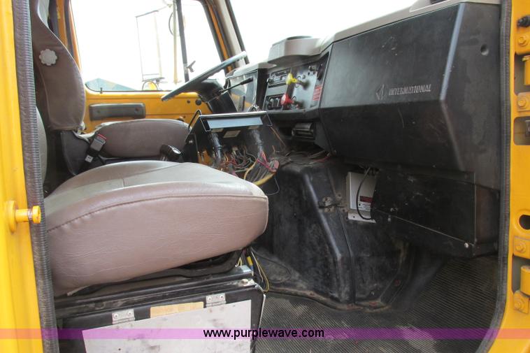 image for item F4818 1999 International/Navistar 4900 dump truck