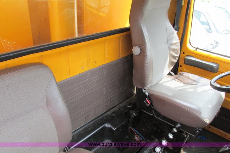 image for item F4818 1999 International/Navistar 4900 dump truck